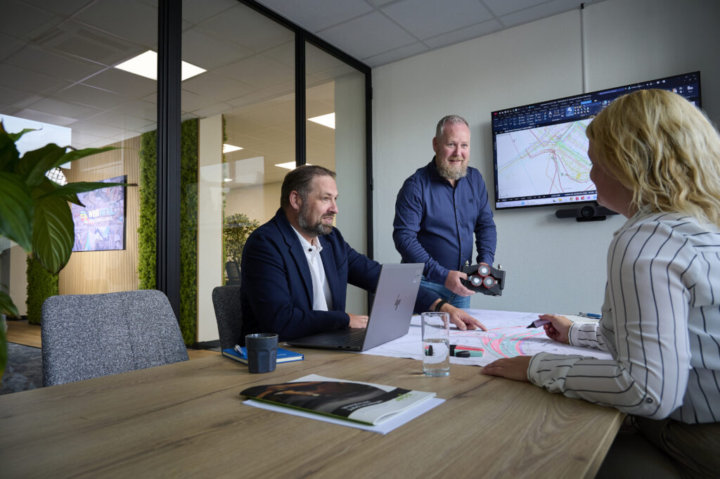 Op kantoor bij WBR Infra