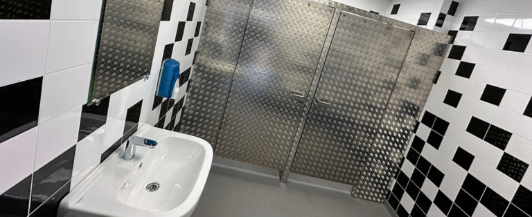 Binnenkant toiletten Walibi